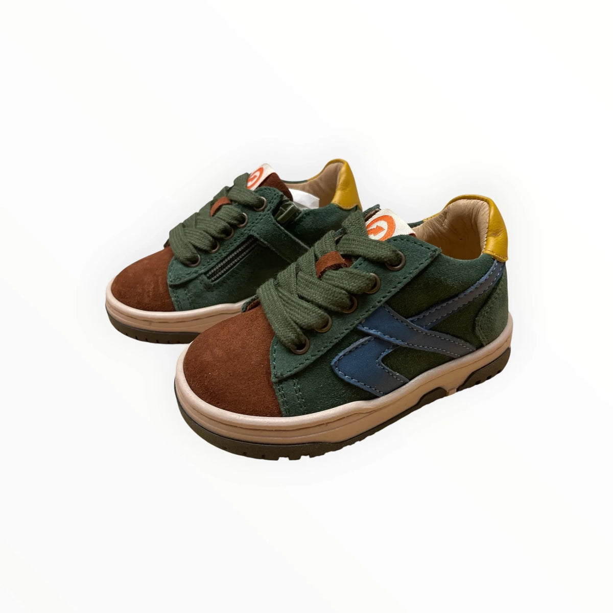 Pierrot Outlet kindersneakers van suède in groen, bruin, blauw en geel met veters en ritssluiting.