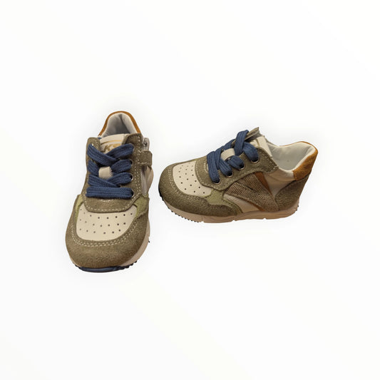 Pierrot Outlet kindersneakers met veters en rits in groen, beige en bruin suède en leer met perforaties.