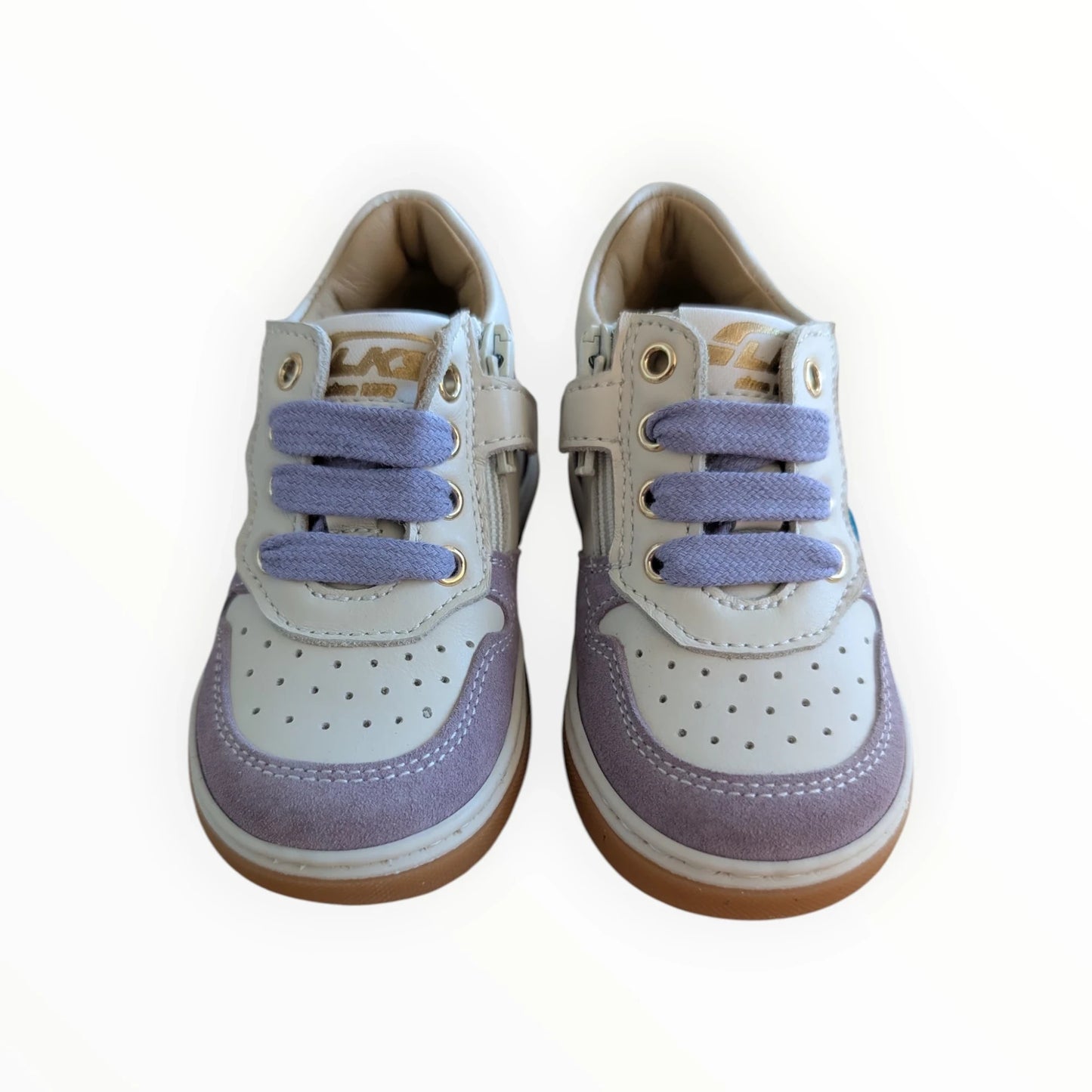 Pierrot Outlet kindersneakers in wit en lavendel met metallic blauwe accenten, leer en suède, vetersluiting en rits.