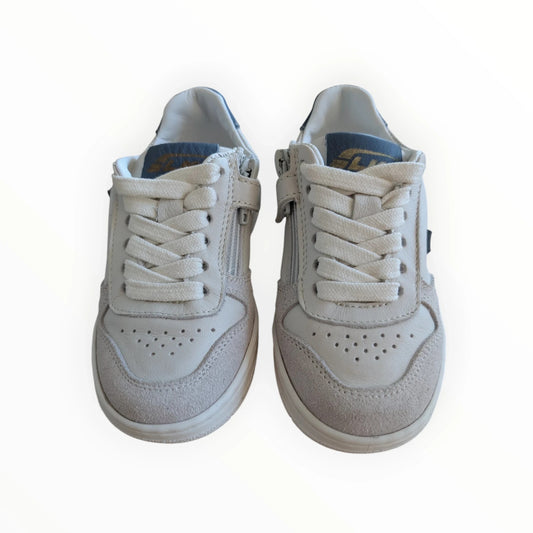Pierrot Outlet kindersneakers van leer en suède in off-white met rits en veters. Groene accenten op de hiel.