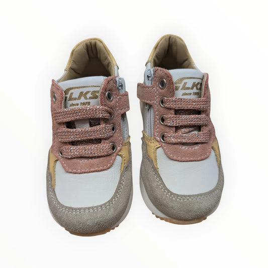Pierrot Outlet kindersneakers met veters en klittenbandsluiting in wit, grijs, roze en goud. Gemaakt van leer en suède met glitterdetails.