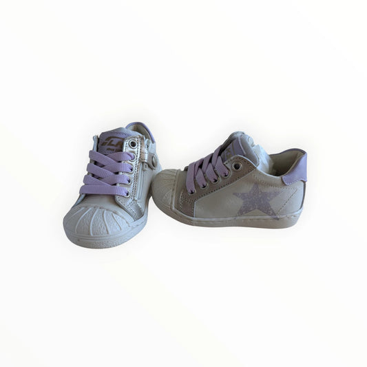 Pierrot Outlet kindersneakers zilver met lavendel accenten, veters, rits en sterprint. Leer en synthetisch.
