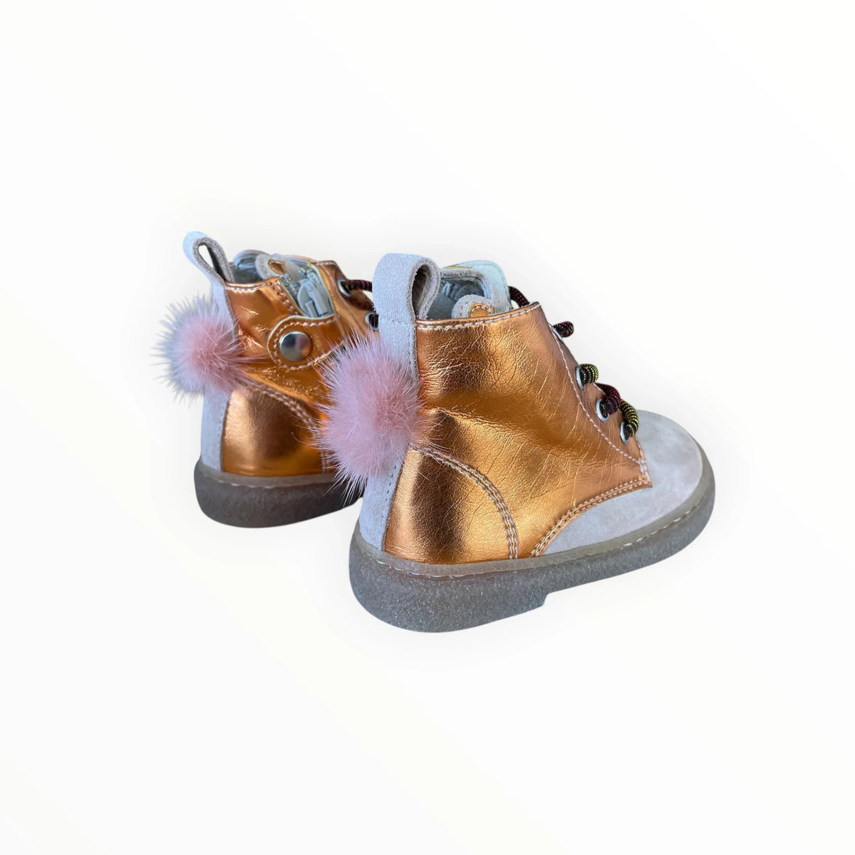 Pierrot Outlet metallic koperkleurige enkellaarsjes voor kinderen met grijze suède details en roze pompons