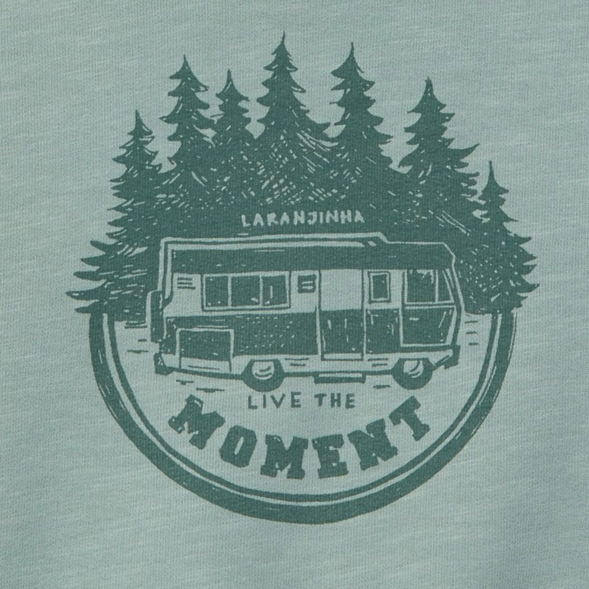 Pierrot Outlet Laranjinha saliegroene sweater met kampeerbusje en dennenbomen print en tekst Live the Moment