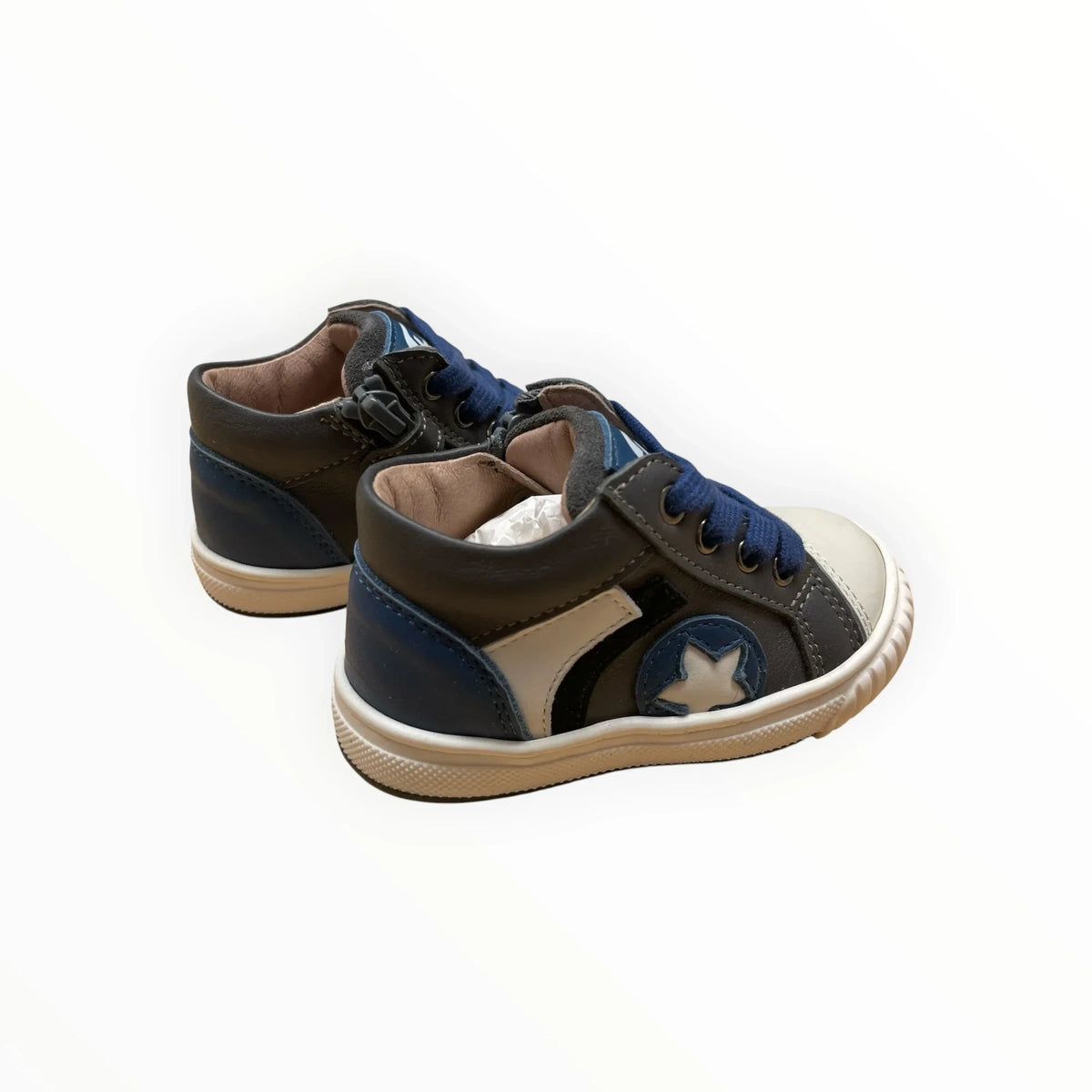 Pierrot Outlet leren babysneakers in grijs en blauw met ster-detail, veters en ritssluiting voor extra comfort.