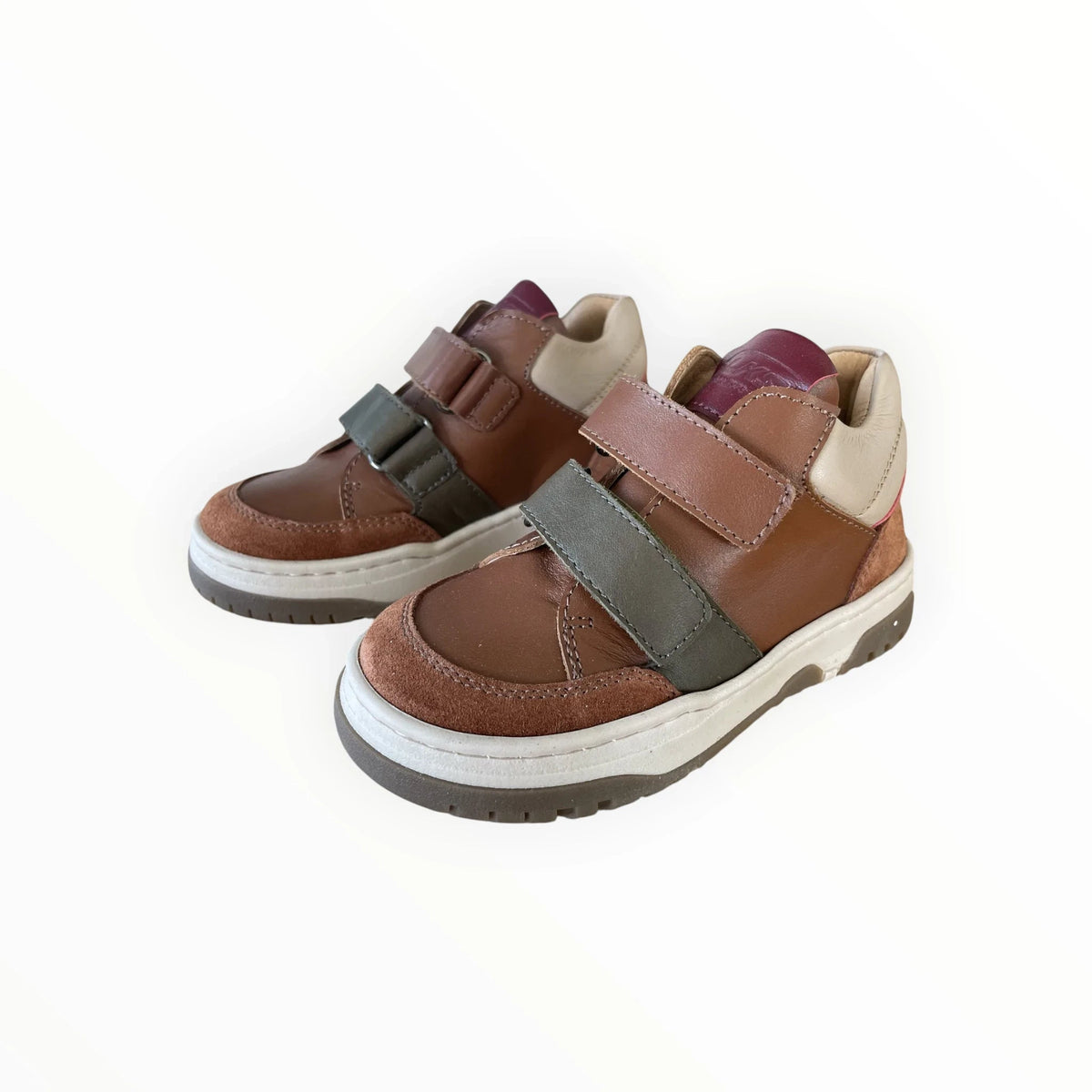 Pierrot Outlet leren kindersneakers in bruin, beige en bordeaux met klittenbandsluiting en stevige zool.