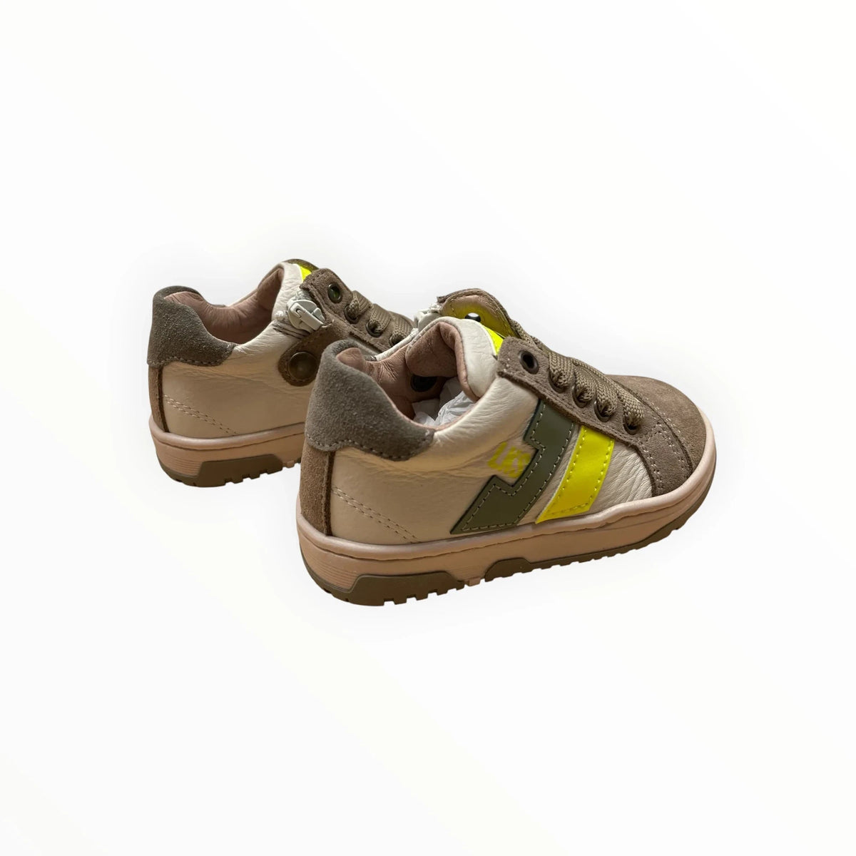 Pierrot Outlet leren kindersneakers in zand en grijs met neongele accenten, veters en ritssluiting voor extra comfort.