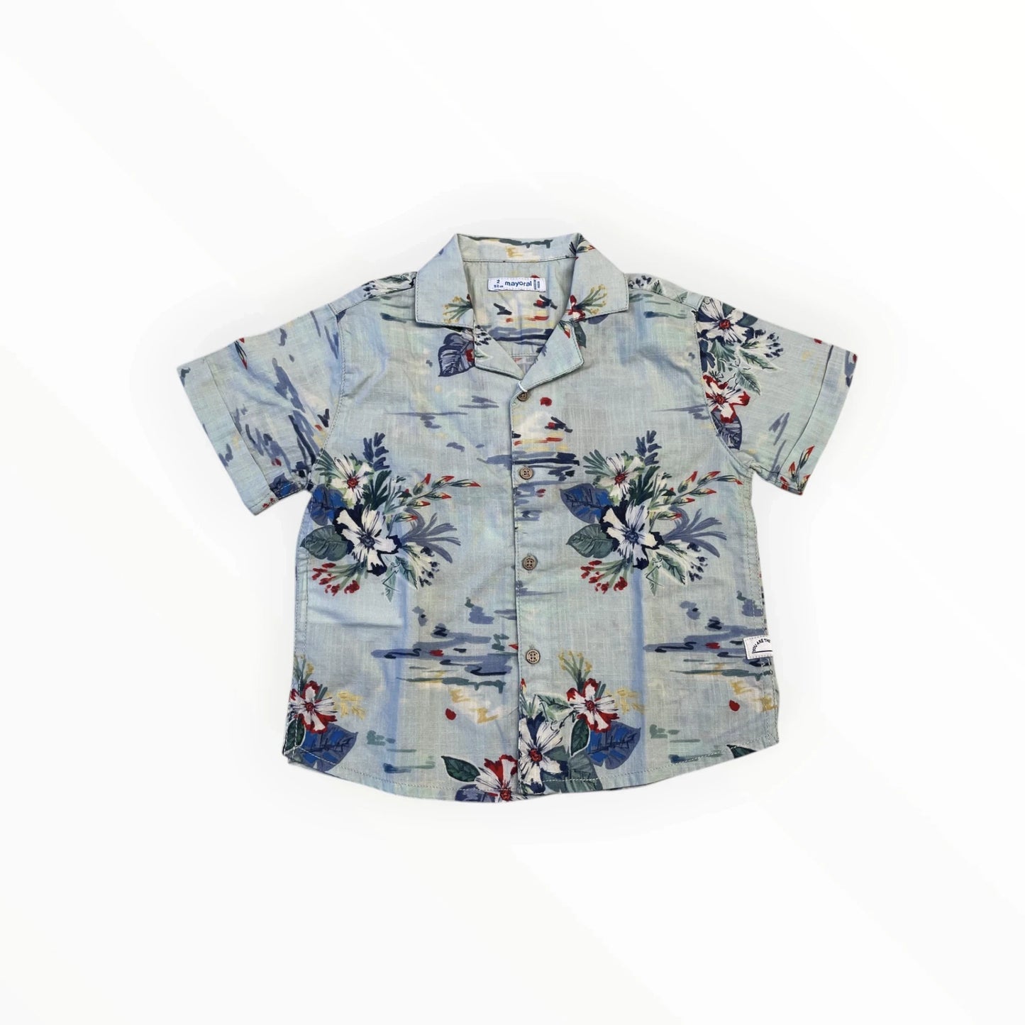 Pierrot Outlet lichtblauwe jongen shirt met korte mouwen en tropische bloemenprint. Zomerse kleding.
