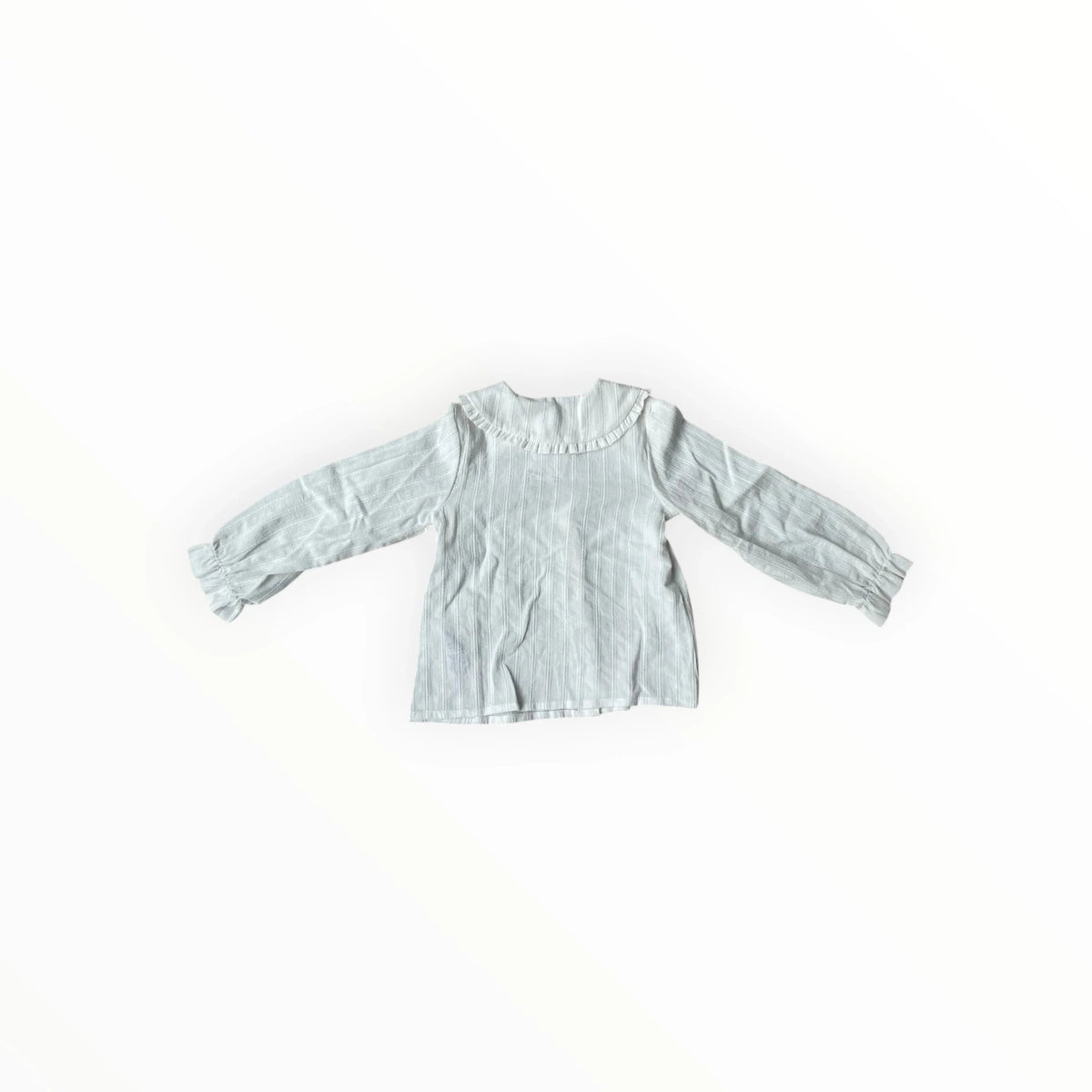 Pierrot Outlet lichtblauwe kinderblouse met lange mouwen, verticaal streepdessin en kraag met ruches.