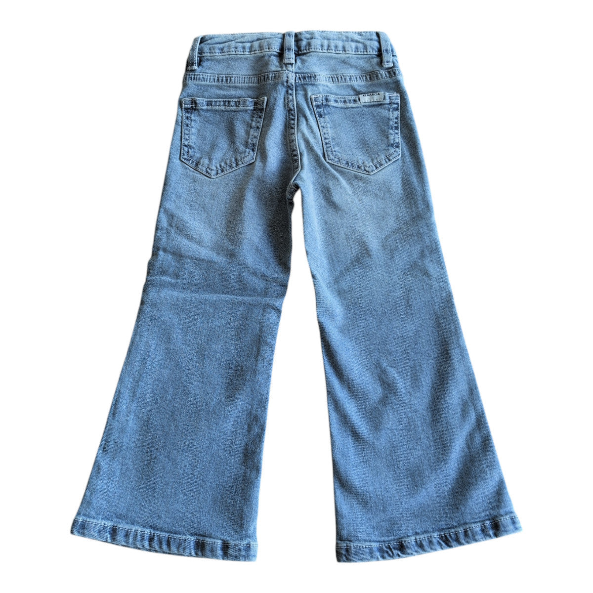 Pierrot Outlet lichtblauwe wijde pijp jeans voor meisjes, gemaakt van denim met steekzakken en achterzakken.