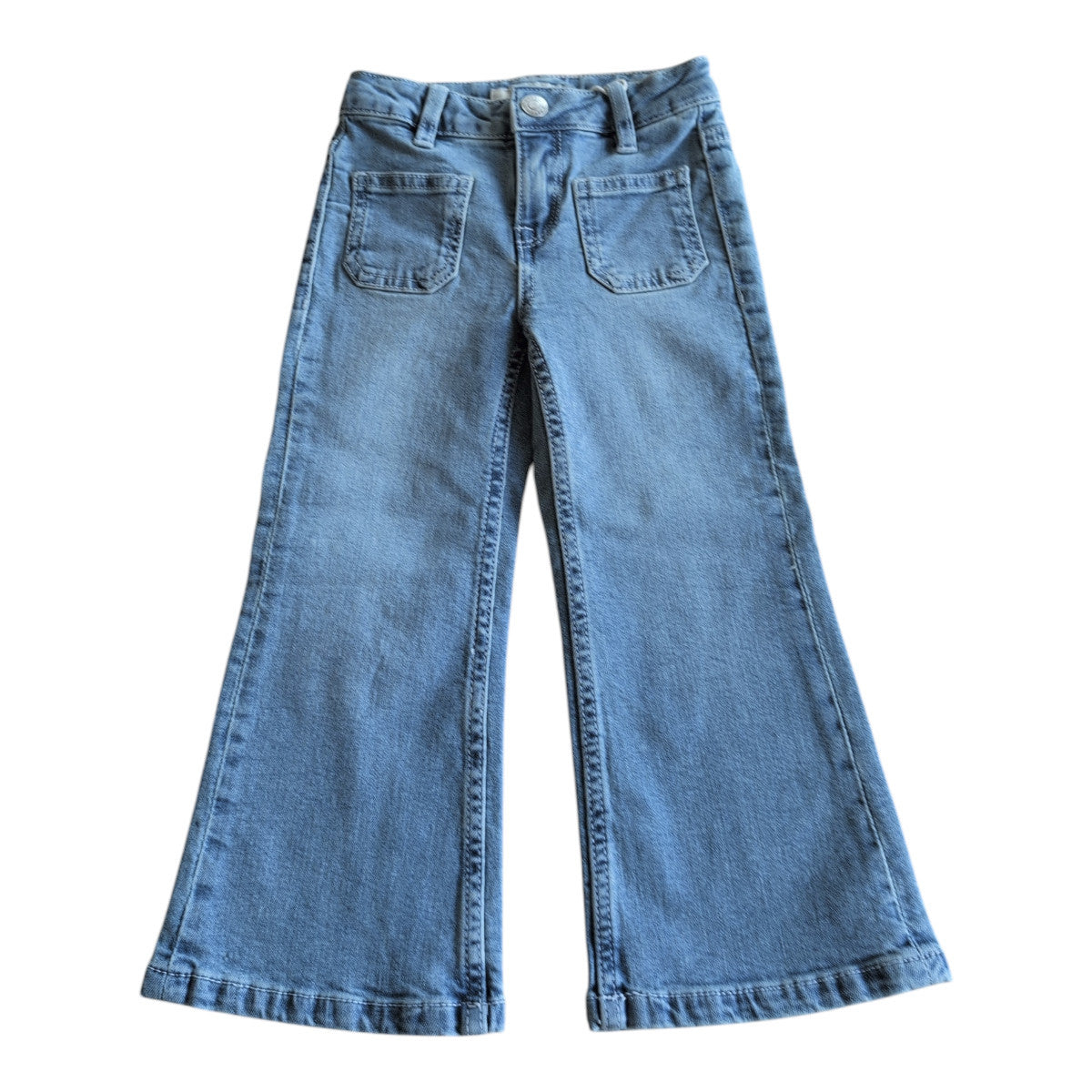 Pierrot Outlet lichtblauwe wijde pijp jeans voor meisjes van denim met opgestikte zakken.