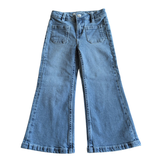 Pierrot Outlet lichtblauwe wijde pijp jeans voor meisjes van denim met opgestikte zakken.