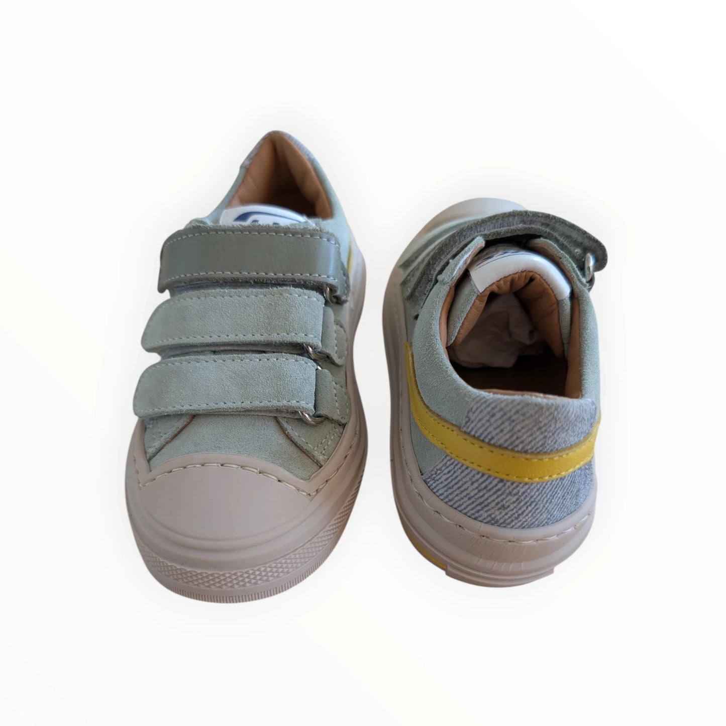 Pierrot Outlet lichtgroene suède kindersneakers met klittenbandsluiting en gele accenten