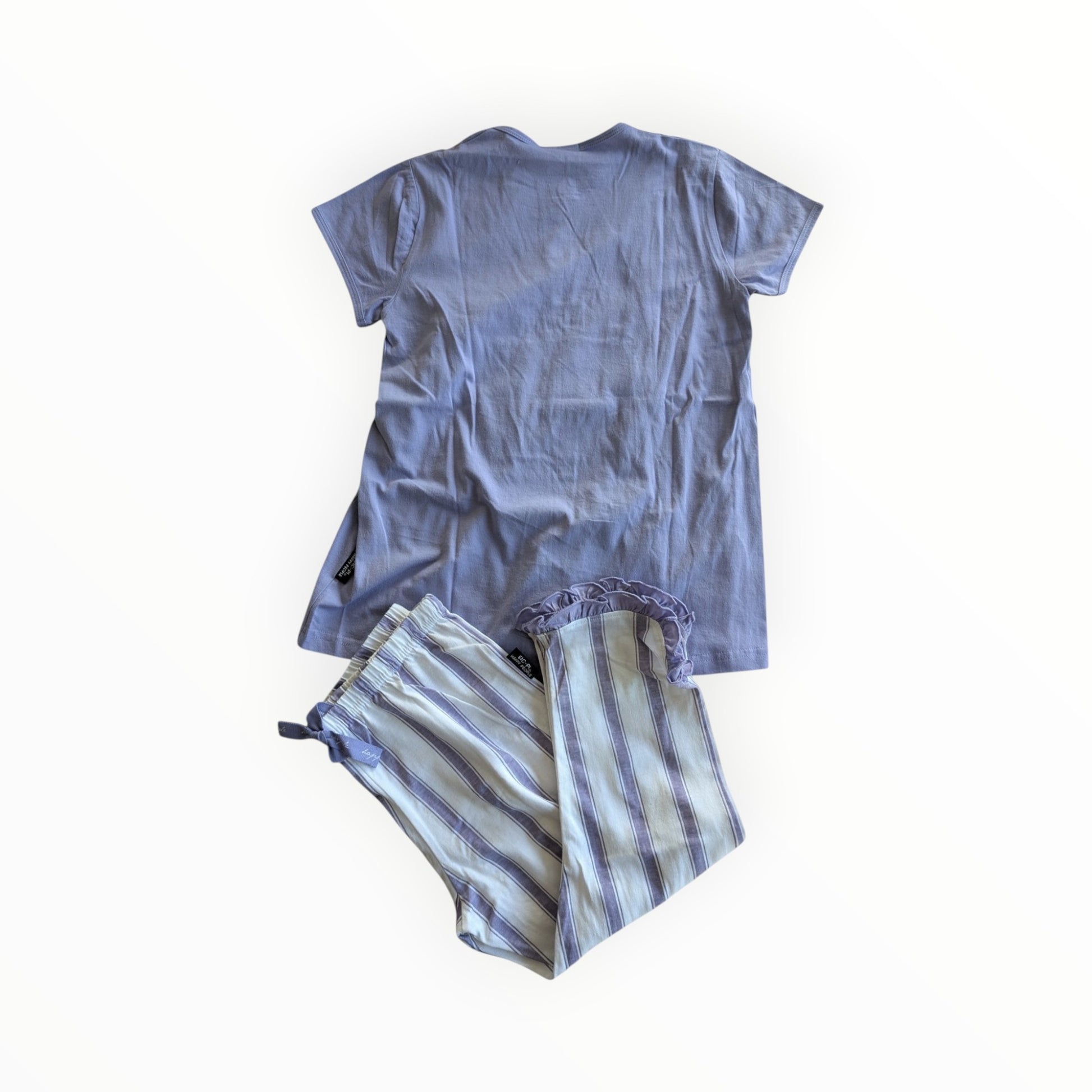 Pierrot Outlet lila pyjamaset met kort shirt en gestreepte broek met ruches voor dames