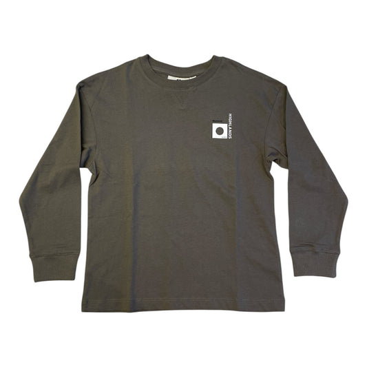 Pierrot Outlet longsleeve T-shirt in donkergroen katoen met een subtiel logo op de borst en een print op de achterkant.