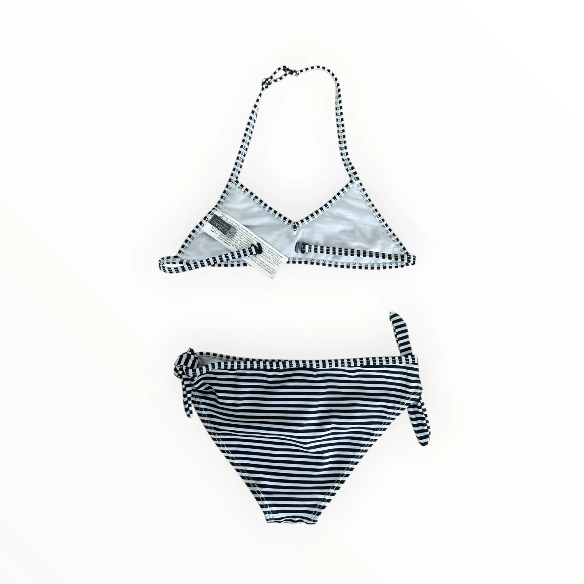 Pierrot Outlet Losan tweedelige bikini voor meisjes met zwart-wit gestreept dessin en speelse knoopdetails.