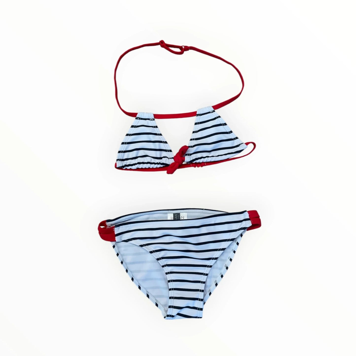 Pierrot Outlet Losan tweedelige bikini met blauw-witte strepen en opvallende rode accenten voor een nautische look.