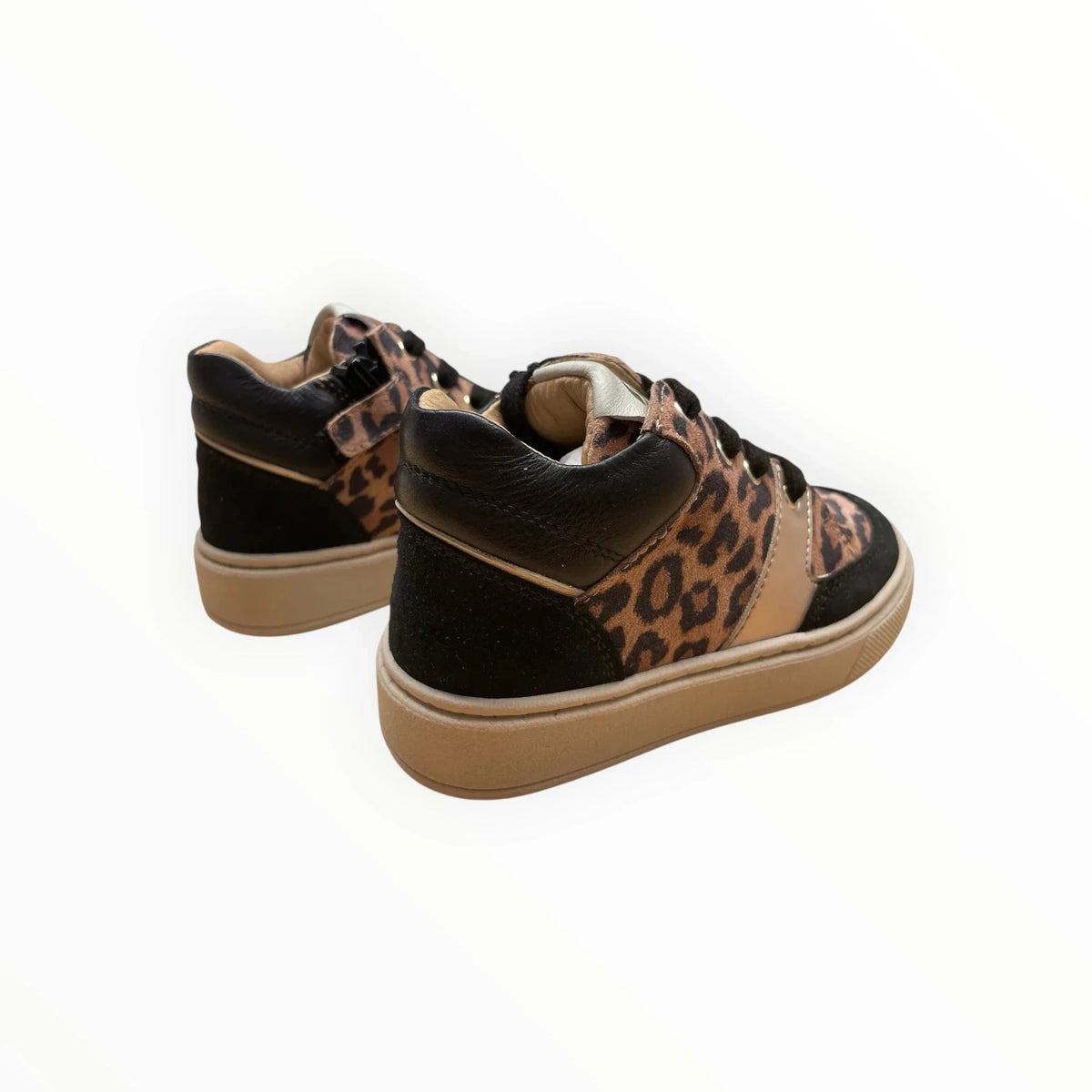 Pierrot Outlet kindersneakers met luipaardprint, zwarte accenten en een stevige zool voor dagelijks comfort.