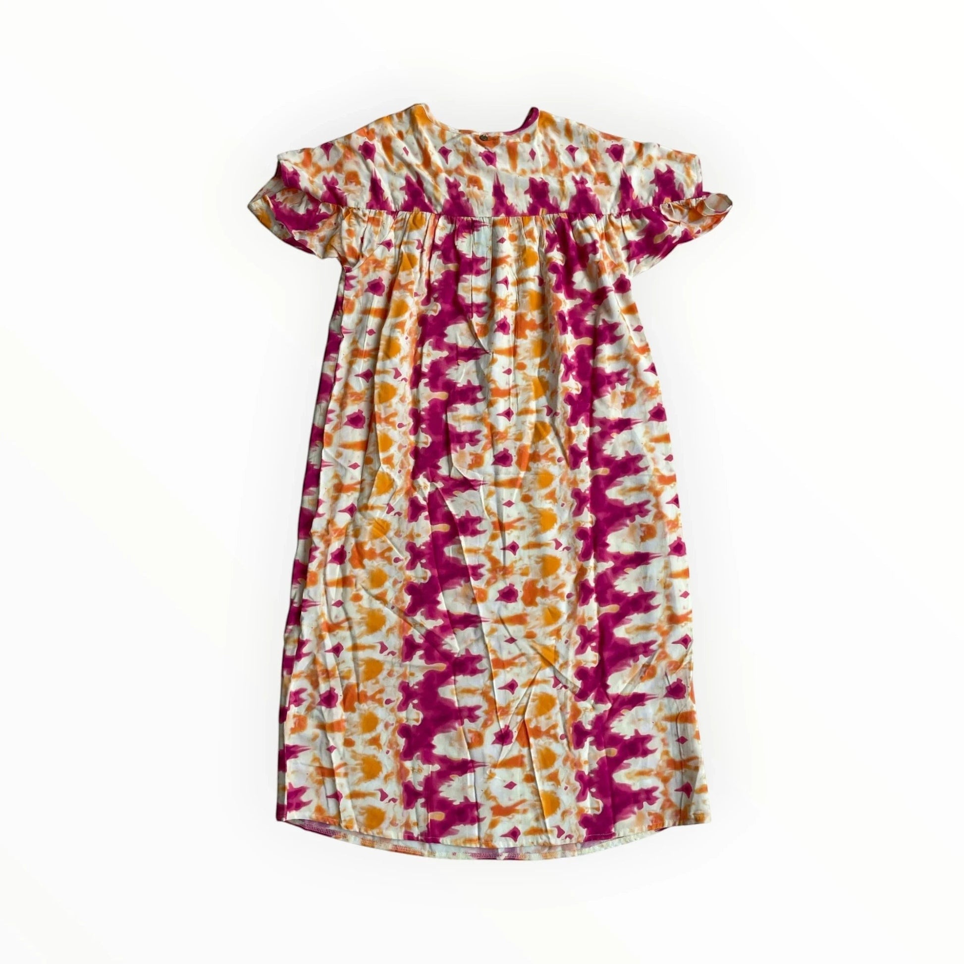 Pierrot Outlet dames maxi-jurk met korte pofmouwen, ronde hals en tie-dye print in oranje, fuchsia en wit.