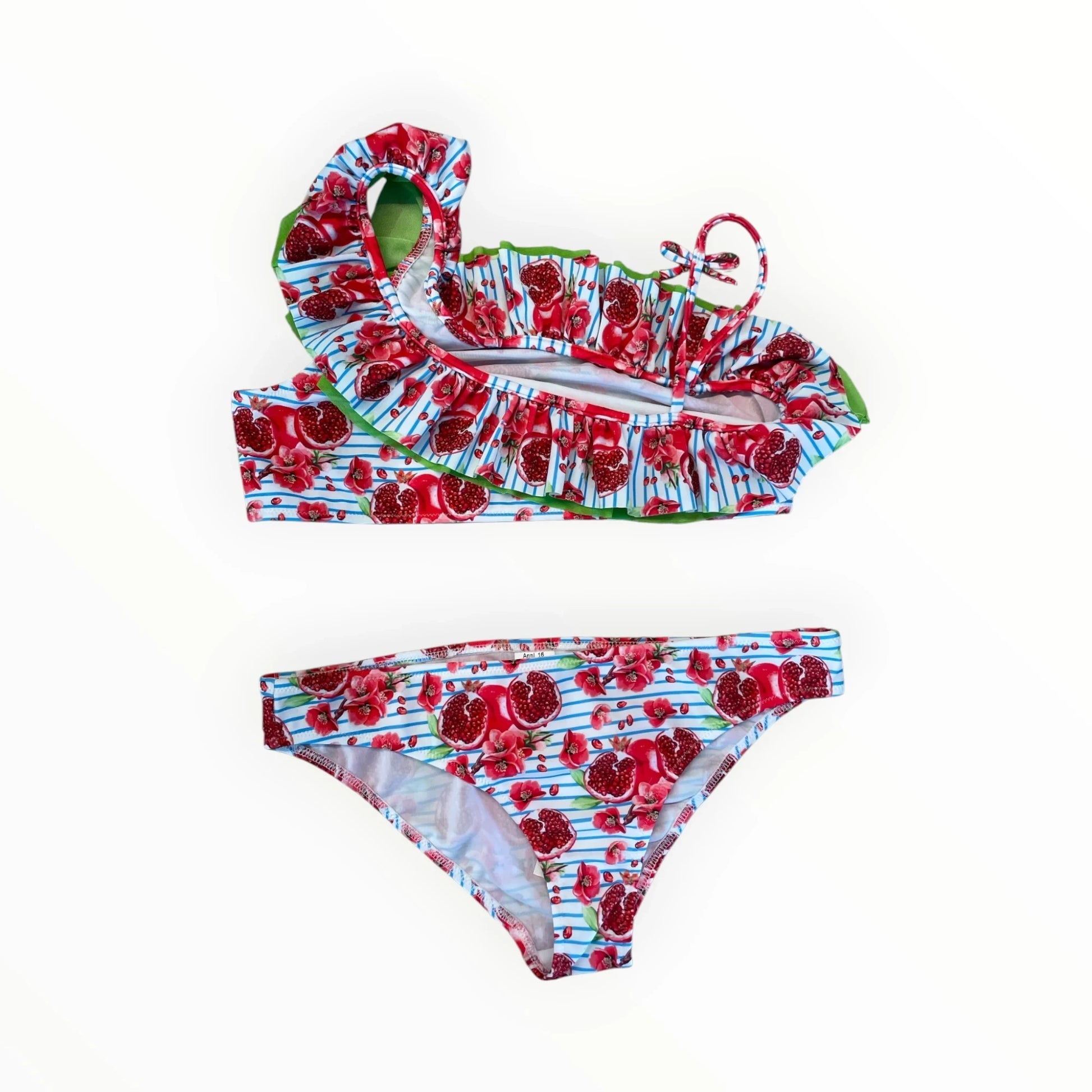 Pierrot Outlet meisjesbikini met granaatappelprint, blauwe strepen, asymmetrische halslijn en groene ruches.
