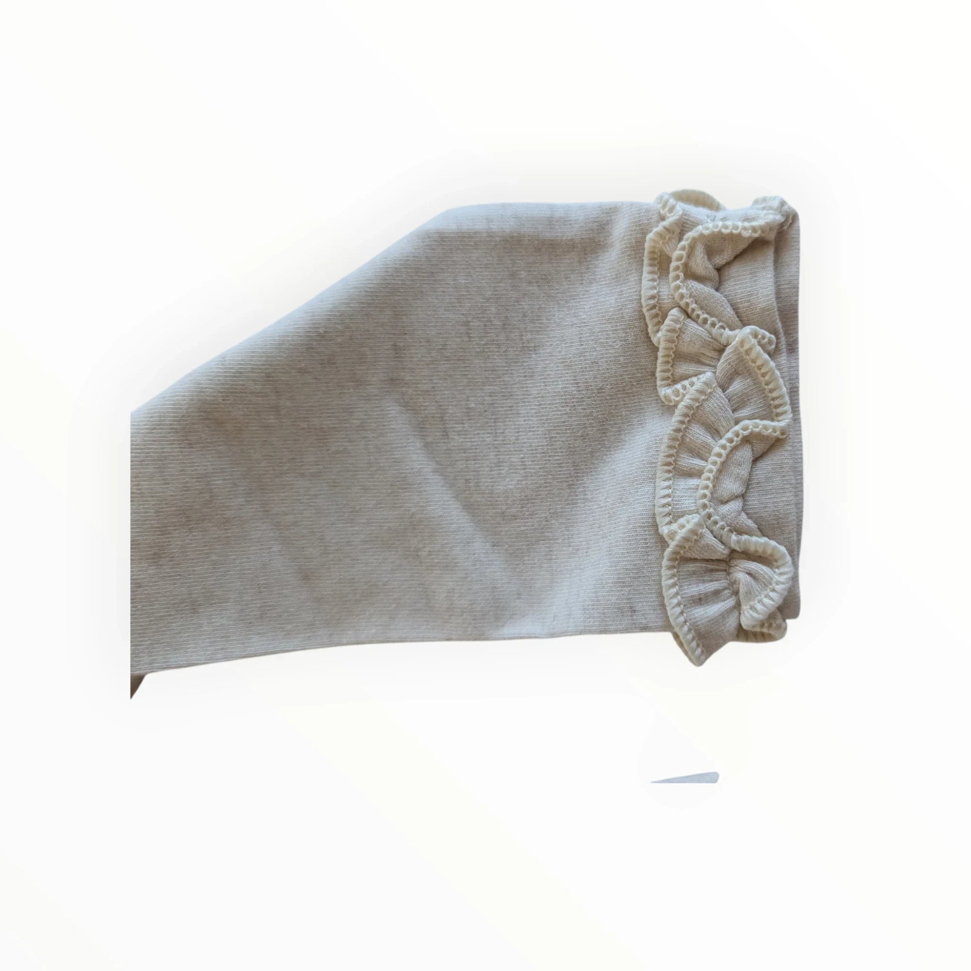 Pierrot Outlet beige meisjes jurk met lange mouwen en ruches, hoge hals, knoopsluiting achter.