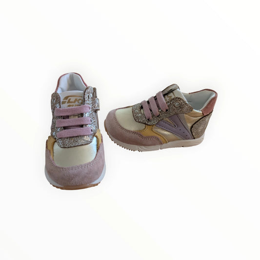 Pierrot Outlet meisjes sneakers met glitter in roze, goud en paars. Suède en glimmende materialen, vetersluiting en rits.