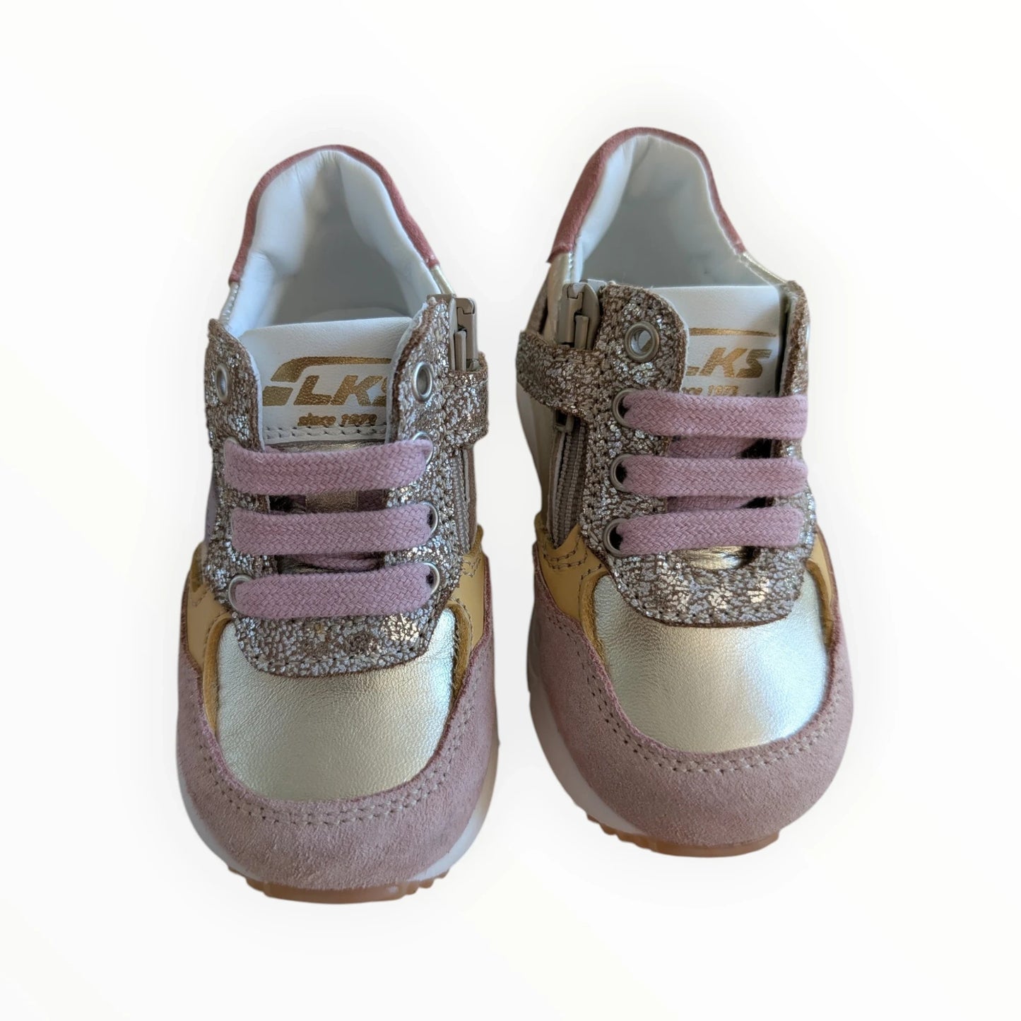 Pierrot Outlet meisjes sneakers met glitter in roze en goud, suède en glittermateriaal, vetersluiting en rits.