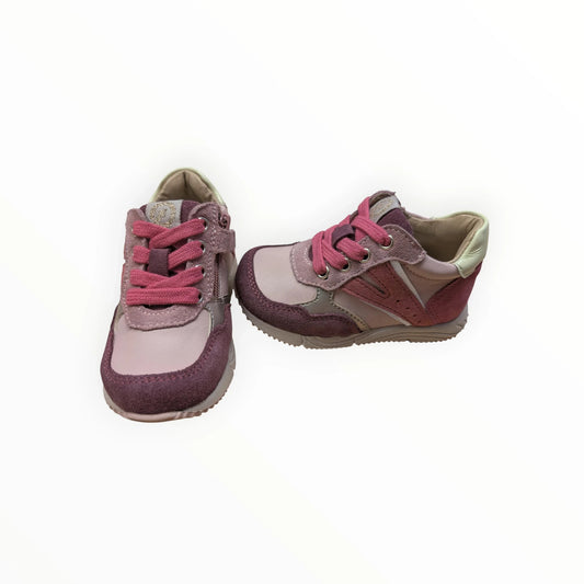 Pierrot Outlet meisjes sneakers in roze, paars en taupe met suède en leer. Vetersluiting en klittenband.