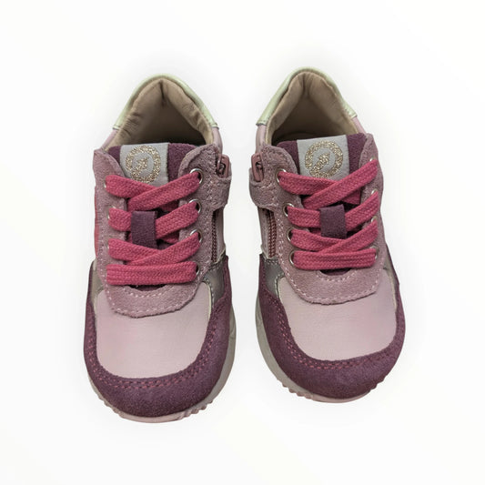 Pierrot Outlet meisjes sneakers in roze, paars en taupe met zilveren accenten. Gemaakt van suède en leer met veters en klittenband.