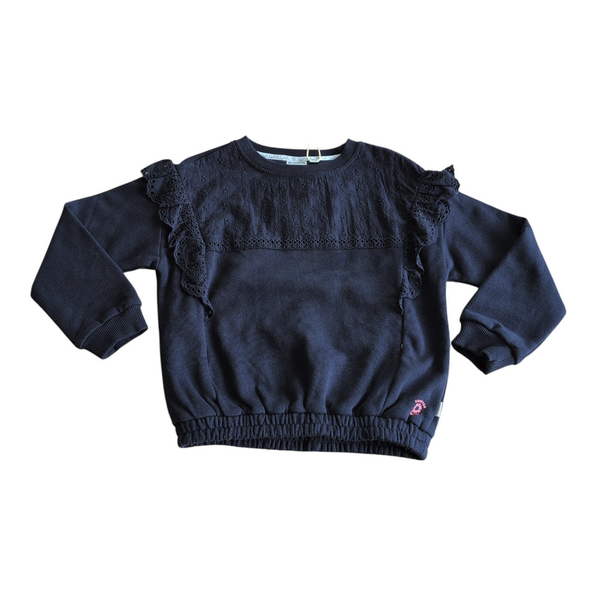 Pierrot Outlet meisjes navy blauwe sweater met ruches en kantdetails op de schouders en borst. Elastische boorden.