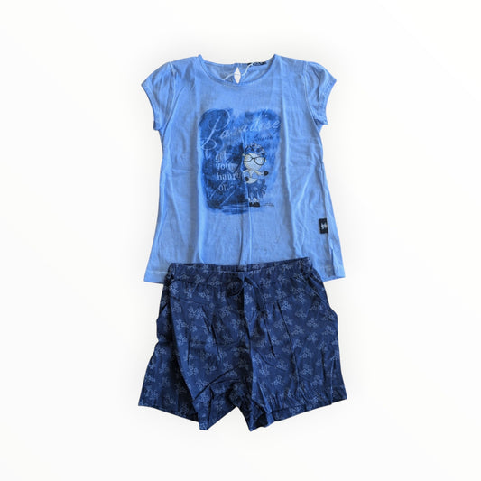 Pierrot Outlet zomerse set voor meisjes met lichtblauw Paradise t-shirt en donkerblauwe shorts met bloemenprint