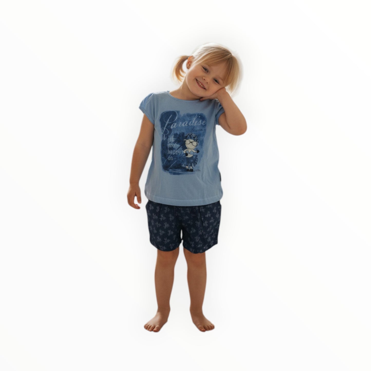 Pierrot Outlet zomerse set voor meisjes met lichtblauw Paradise t-shirt en donkerblauwe shorts met bloemenprint