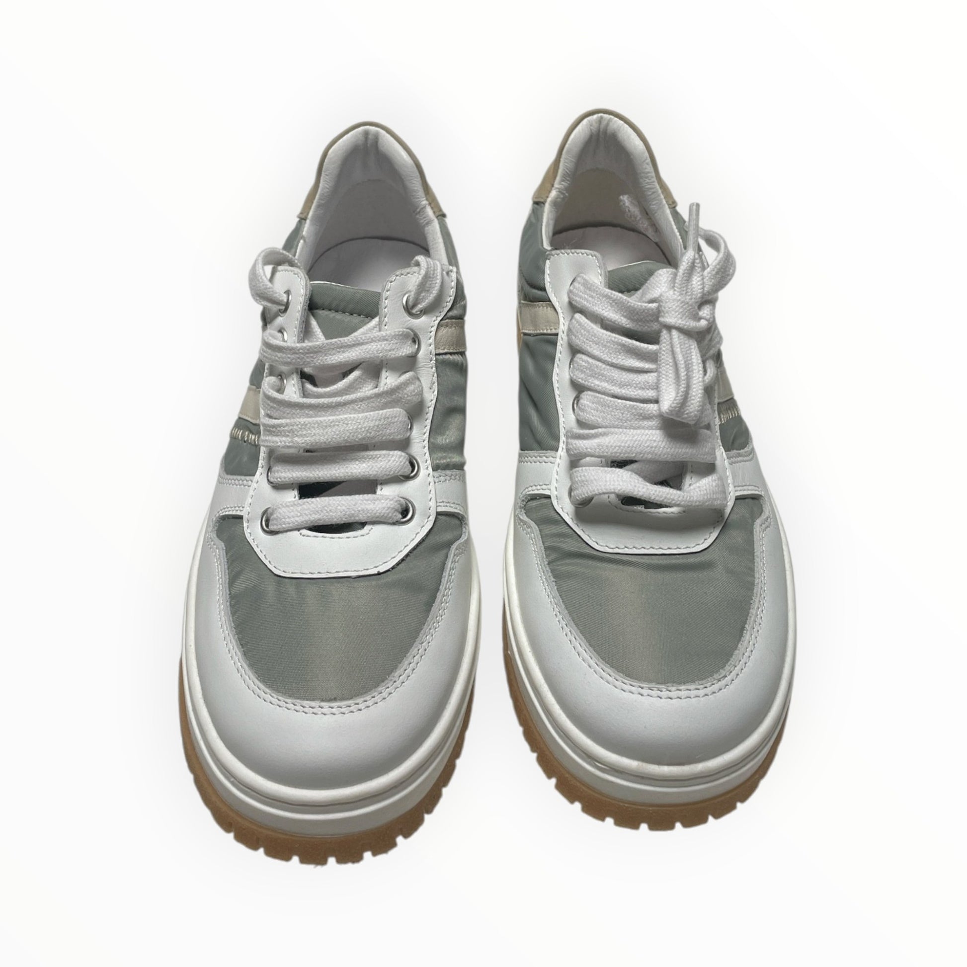 Pierrot Outlet moderne lage sneakers in wit, grijs en beige met robuuste profielzool en vetersluiting