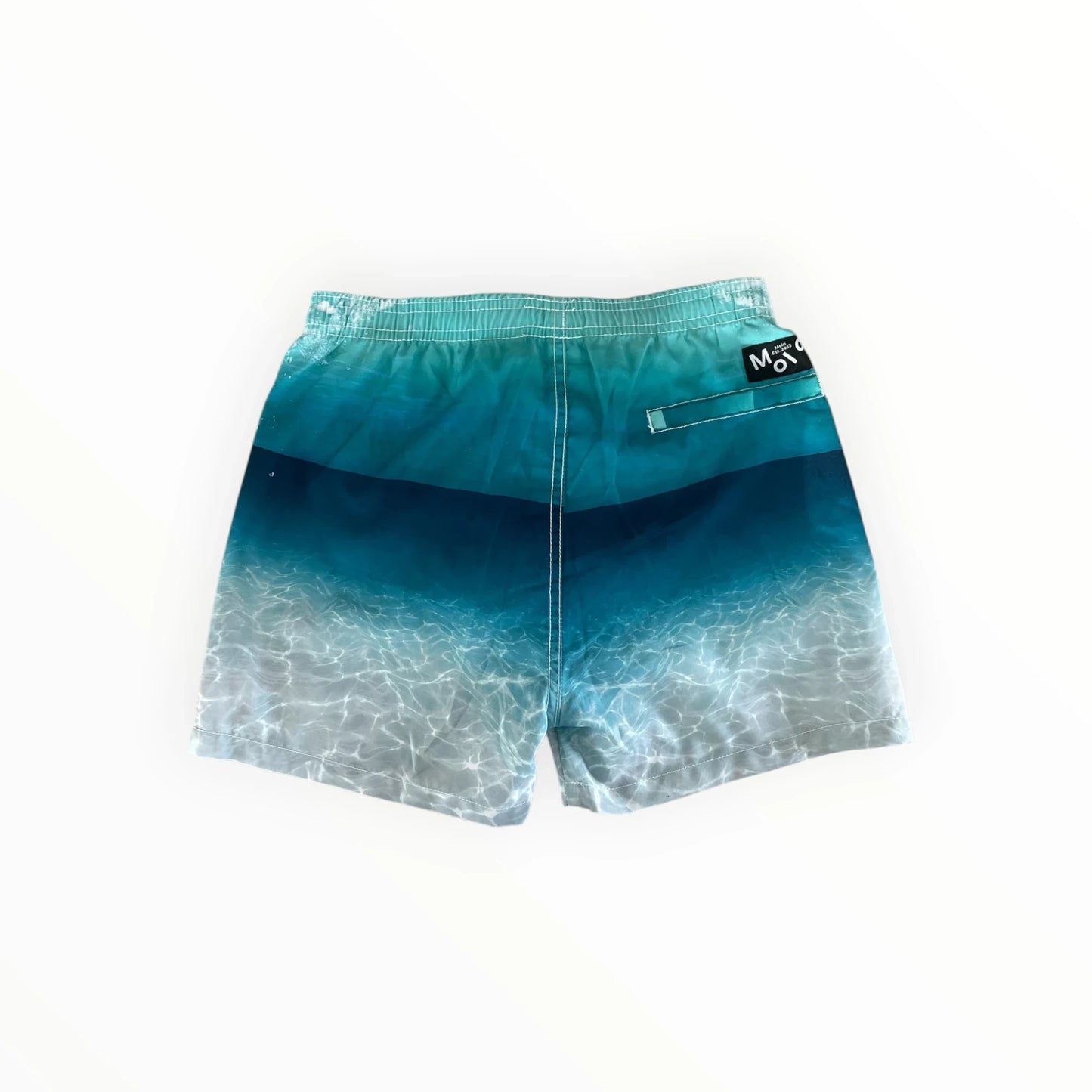 Pierrot Outlet Molo zwemshort voor heren met blauw onderwaterprint, elastische tailleband en achterzak.