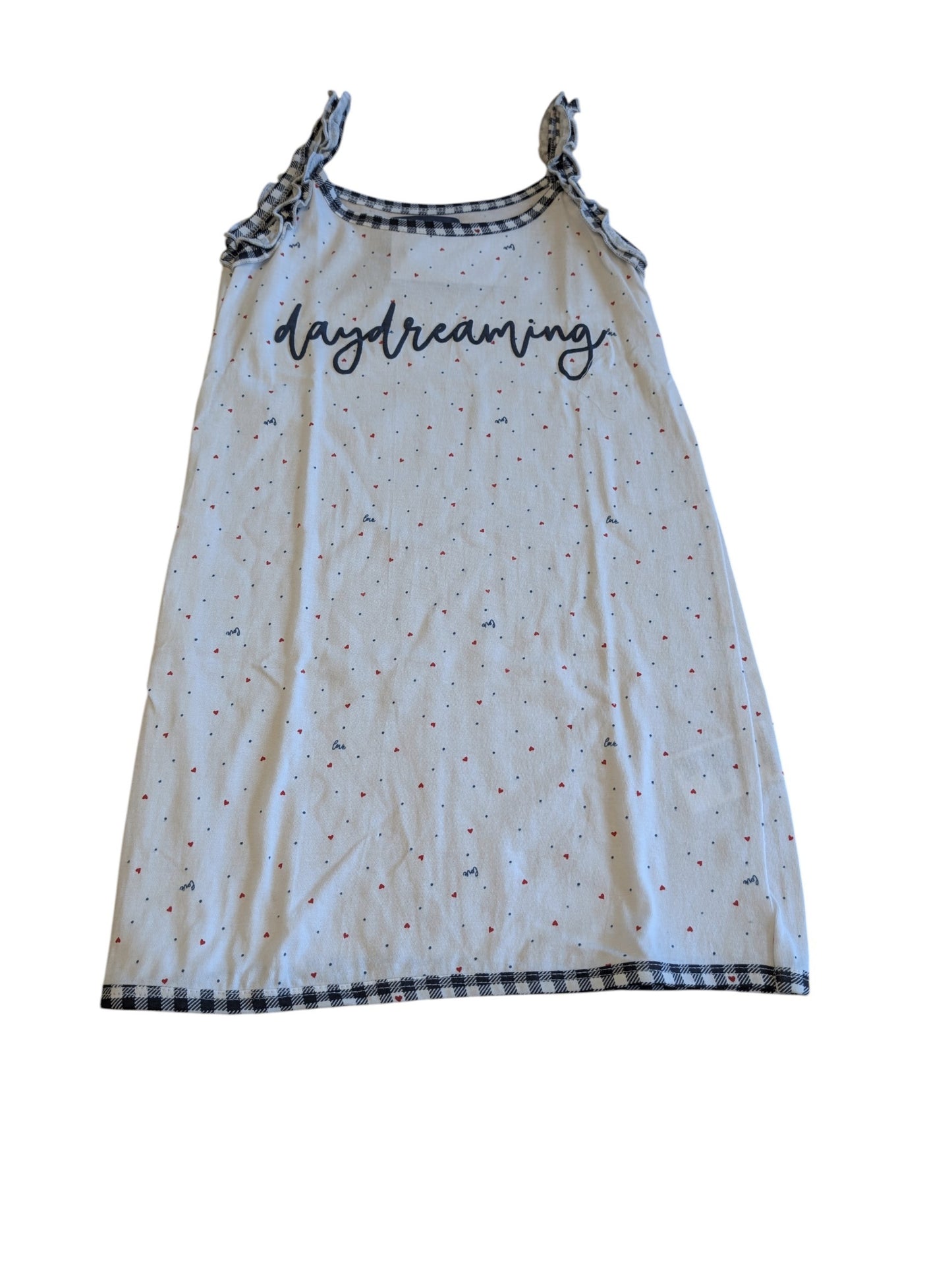 Pierrot Outlet nachthemd met spaghettibandjes, hartjesprint, tekst daydreaming en zwart-wit geblokte afwerking.