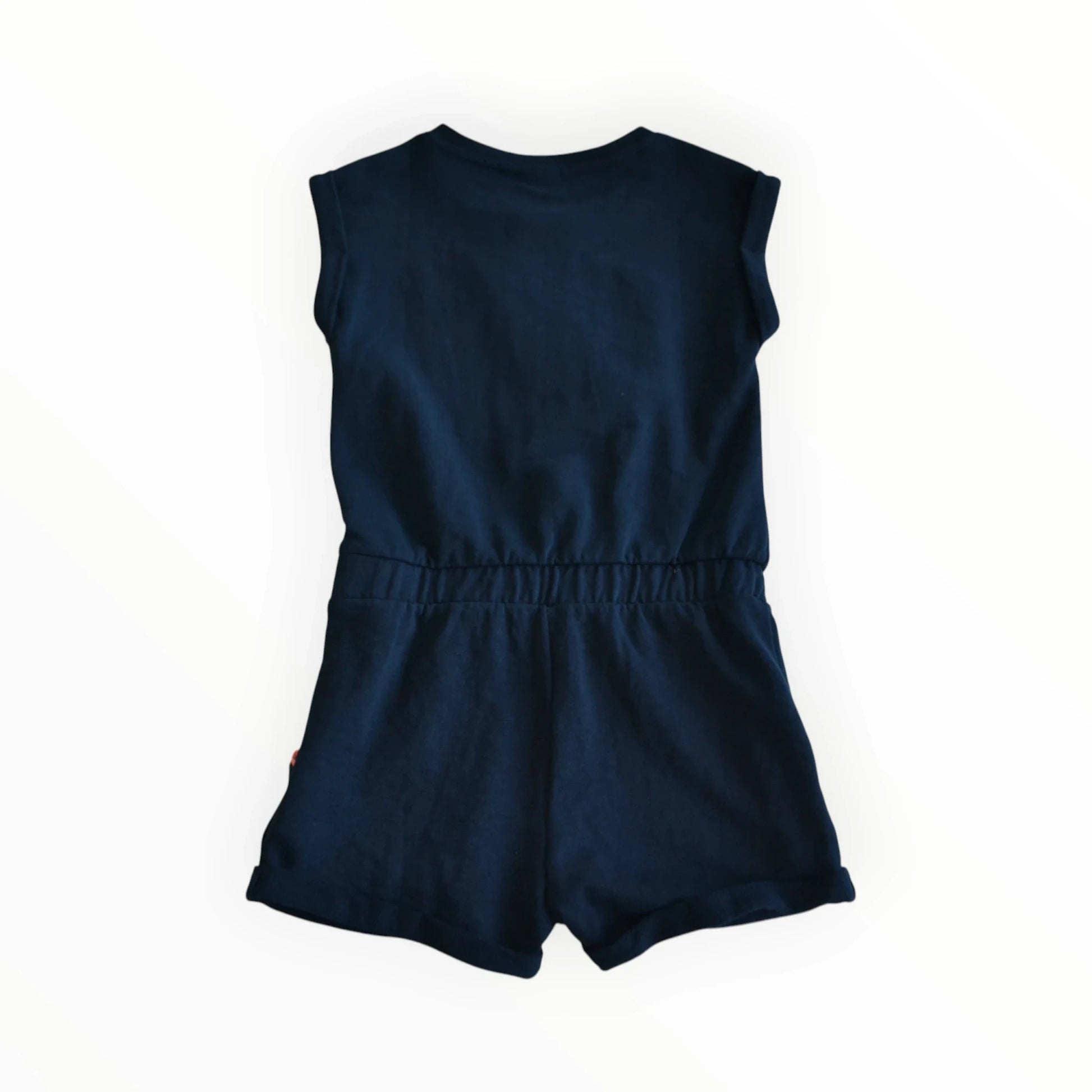 Pierrot Outlet navyblauwe katoenen romper voor meisjes met ritssluiting, elastische taille en 'Malibu 26 Team' print.
