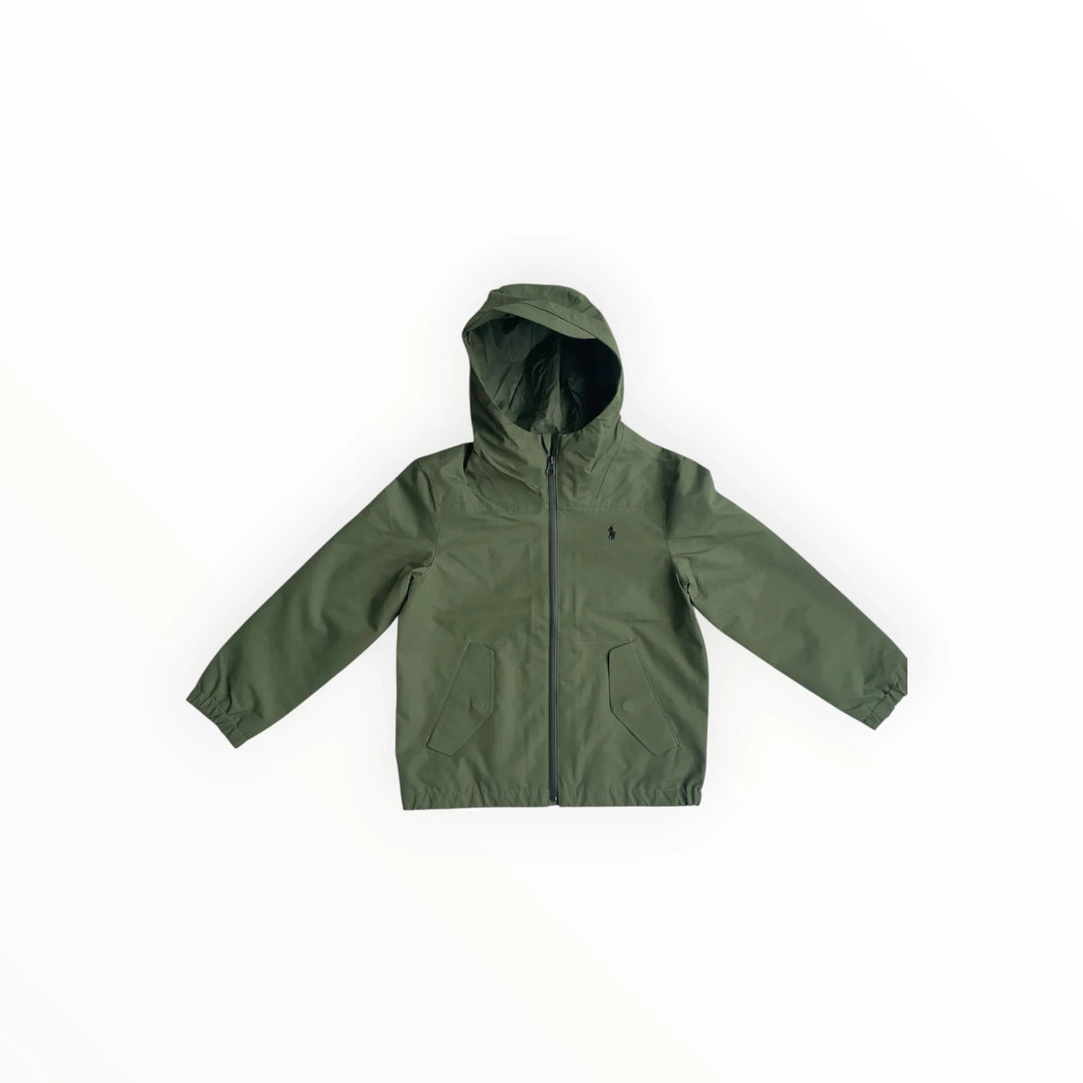 Pierrot Outlet olijfgroene Polo Ralph Lauren kinderregenjas met capuchon, ritssluiting en geborduurd logo op de borst.