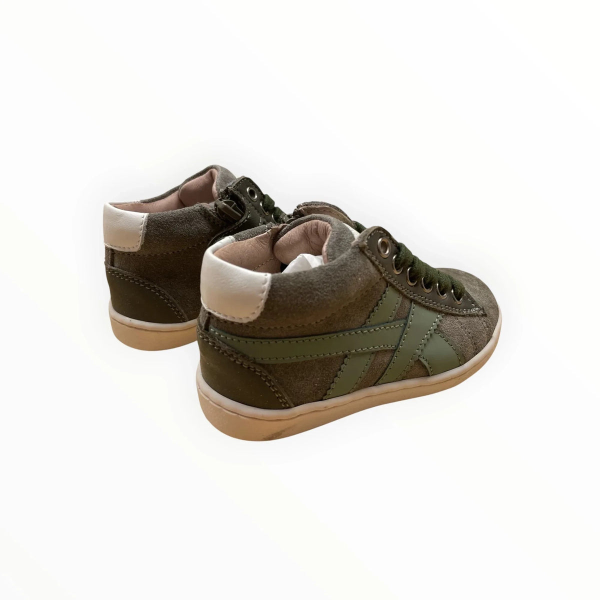 Pierrot Outlet olijfgroene suède kindersneakers met veters en ritssluiting voor een sportieve look.