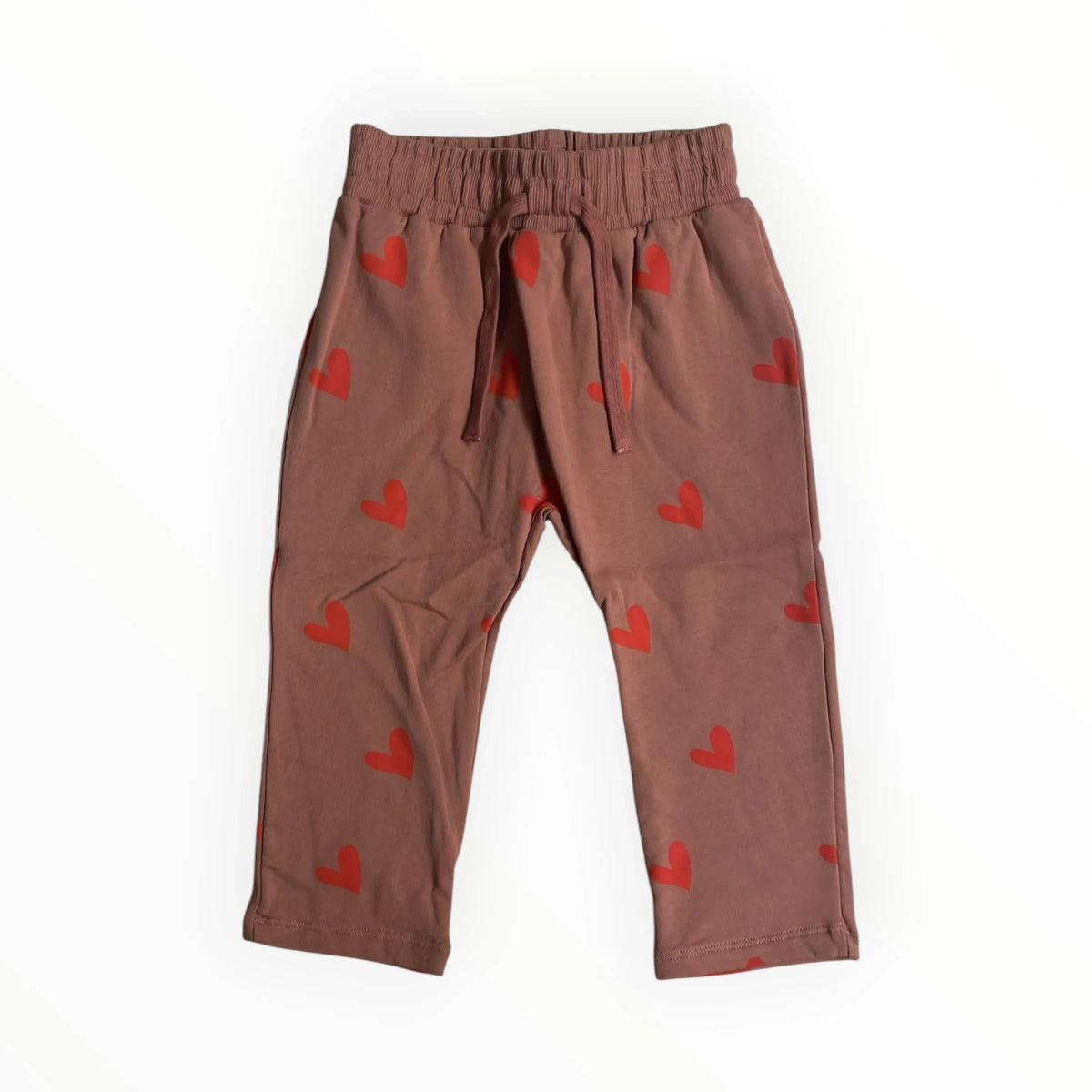 Pierrot Outlet kinderbroek in oudroze katoen met rode hartjesprint, elastische tailleband en trekkoord.