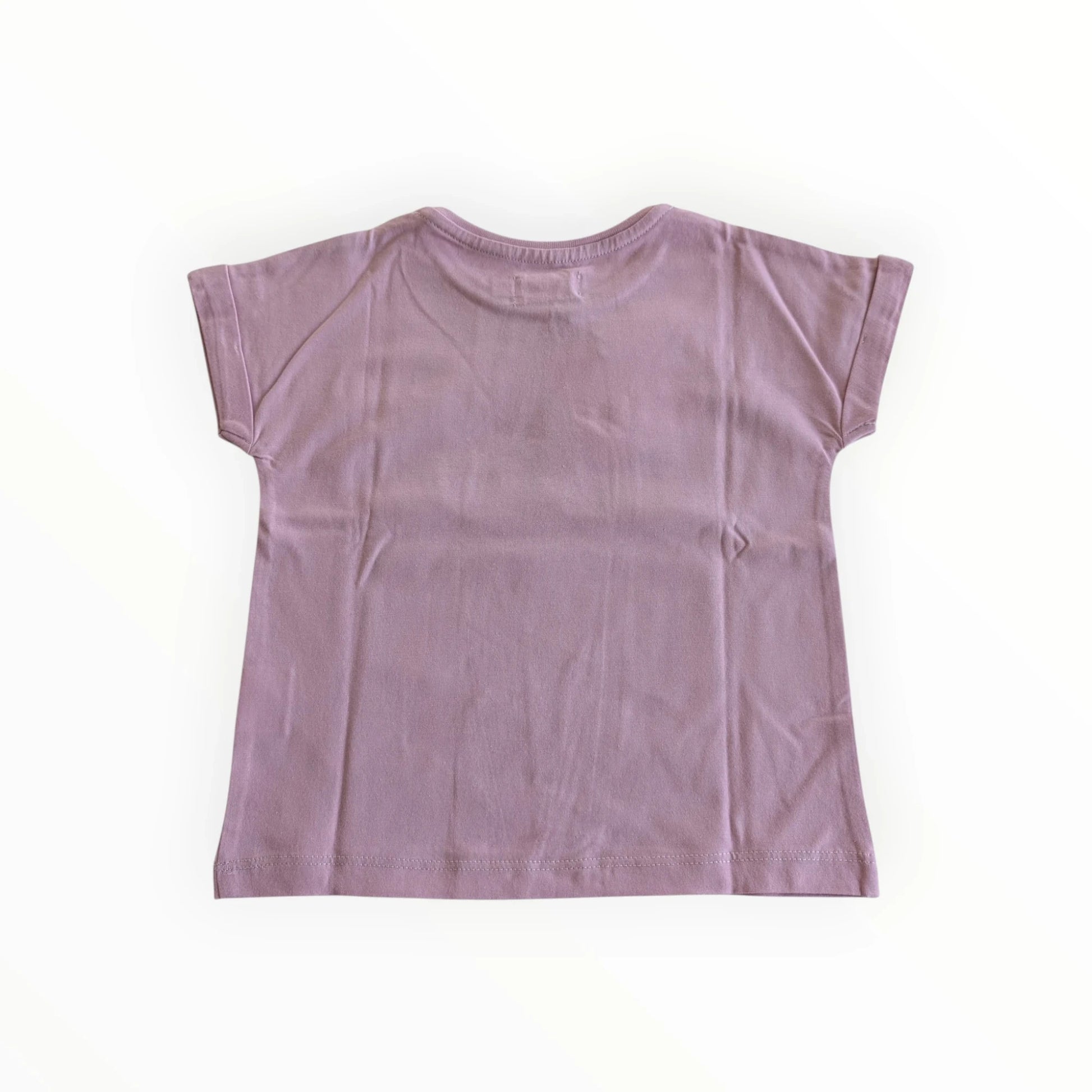 Pierrot Outlet paars katoenen T-shirt met korte mouwen en opvallende print van poppetjes en letters.