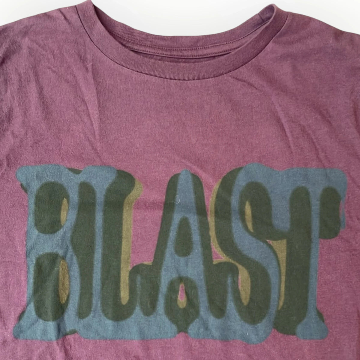 Pierrot Outlet paars T-shirt met lange mouwen en BLAST grafische print op de voorzijde