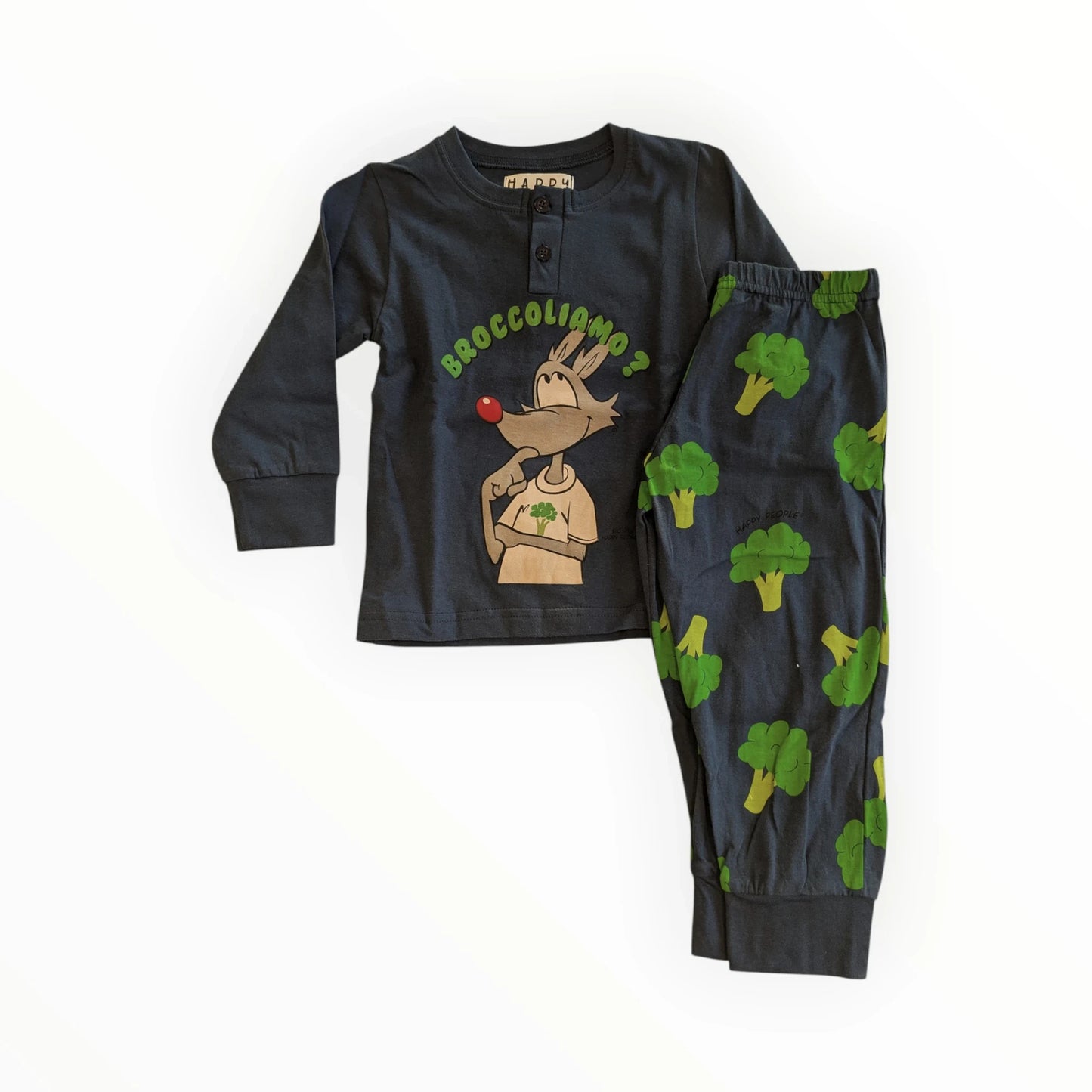 Pierrot Outlet donkergrijs pyjamapak met lange mouwen en broccoliprint. Shirt met vosje en tekst, broek met broccolironde. Gemaakt van katoen.