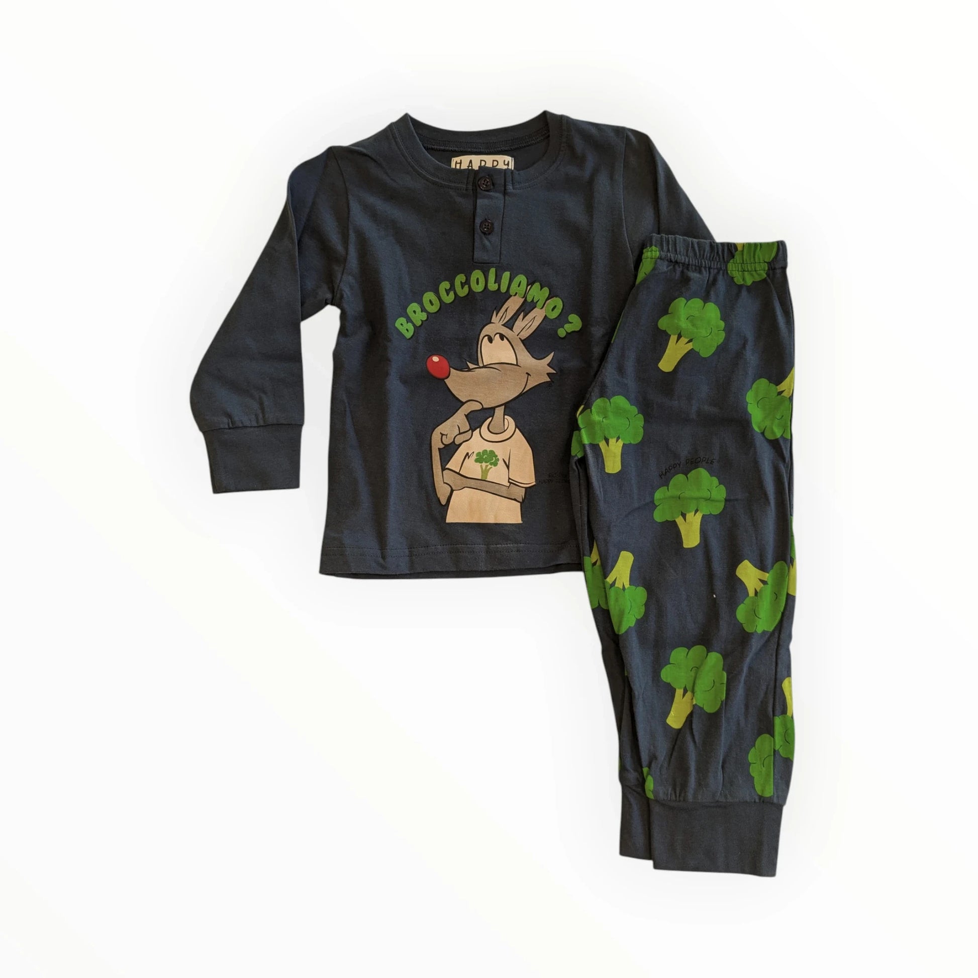 Pierrot Outlet donkergrijs pyjamapak met lange mouwen en broccoliprint. Shirt met vosje en tekst, broek met broccolironde. Gemaakt van katoen.