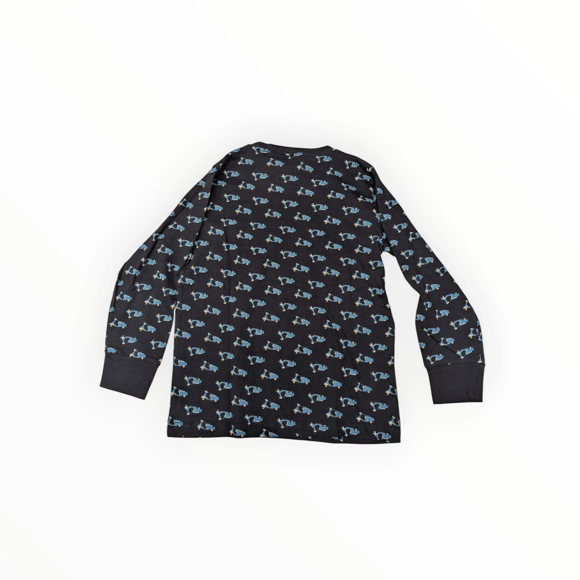 Pierrot Outlet pyjamaset met scooterprint, lange mouwen en lange broek. Zwart met blauwe scooterprint.