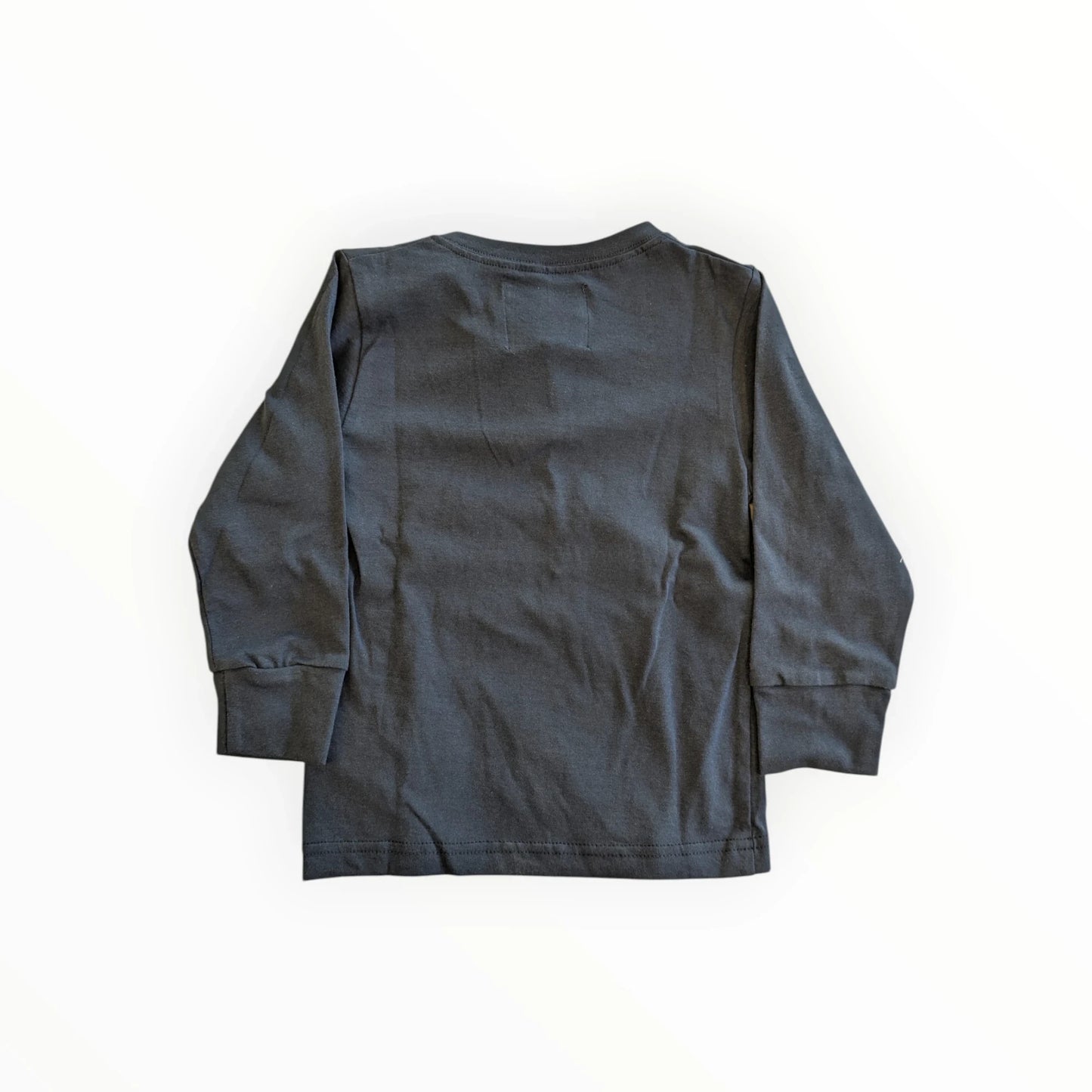 Pierrot Outlet donkergrijs katoenen pyjamashirt met lange mouwen en ronde hals, met een speelse vosprint op de voorkant.