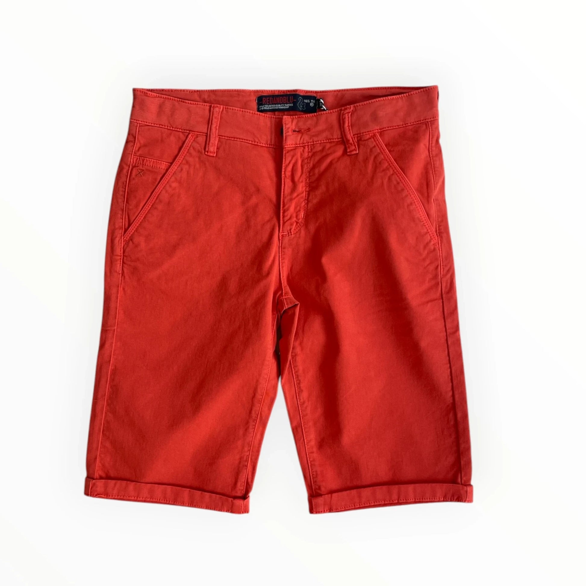 Pierrot Outlet rode katoenen chino shorts met omgeslagen broekspijpen en steekzakken voor een zomerse look.