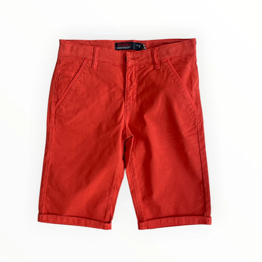 Pierrot Outlet rode katoenen chino shorts met omgeslagen broekspijpen en steekzakken voor een zomerse look.