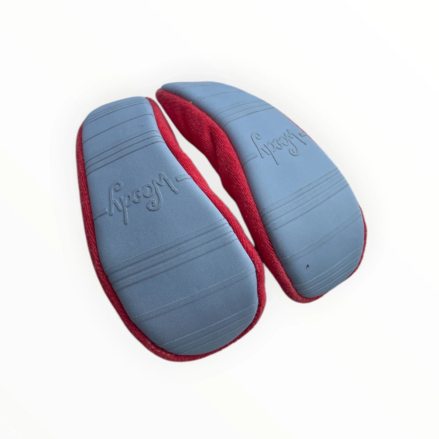 Pierrot Outlet dames pantoffels in rood met strikje en antislipzool. Comfortabel en zacht materiaal.