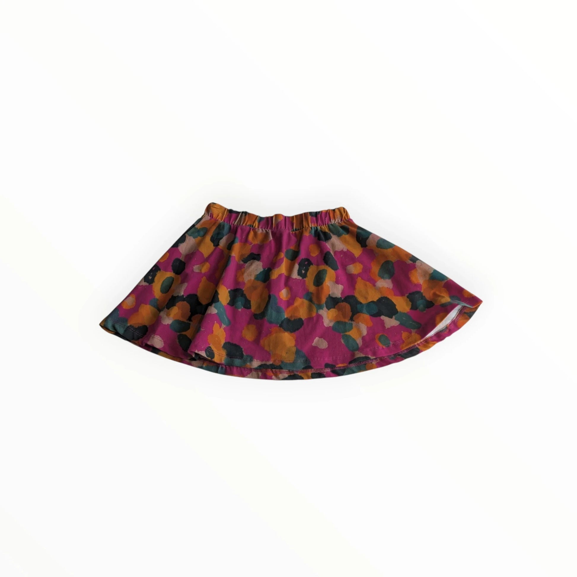 Pierrot Outlet rok met abstracte print in fuchsia, oranje, groen en bruin. Elastische tailleband.