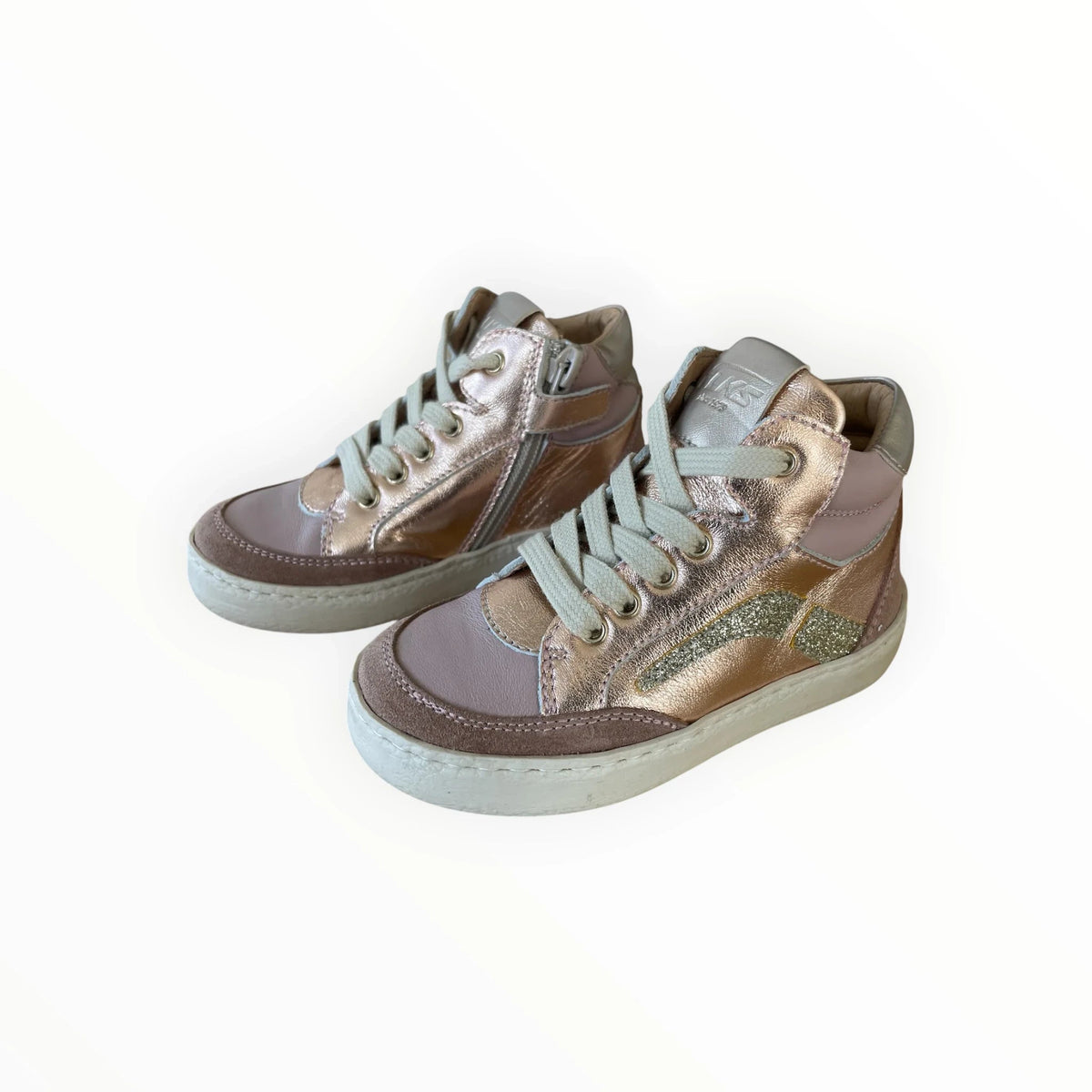 Pierrot Outlet hoge meisjes sneakers in roségoud en zachtroze leer met glitterdetails en handige ritssluiting.